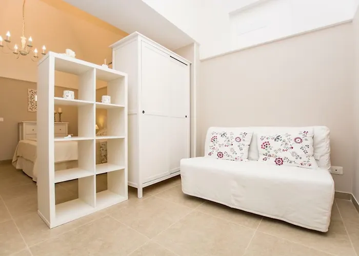 Casa Velia * מונופולי